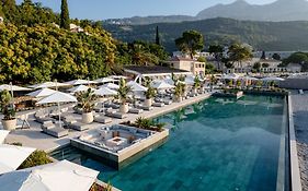 Lazure Hotel & Marina